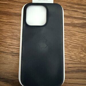 Apple FineWoven Case with MagSafe for iPhone 15 Pro